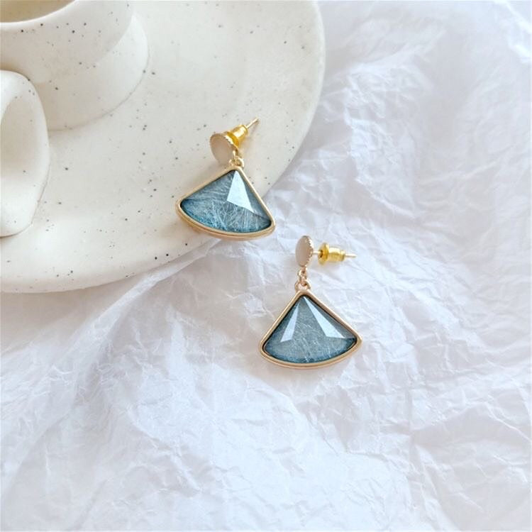 Silver Needle Temperament Simple Blue Ice Crystal Fan-shaped Crystal All-match Earrings