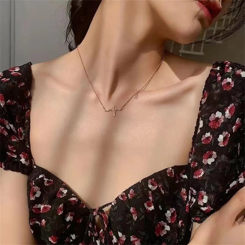 Love Heart Shaped Titanium Necklace Imitation Ecg Heart Pendant Chain