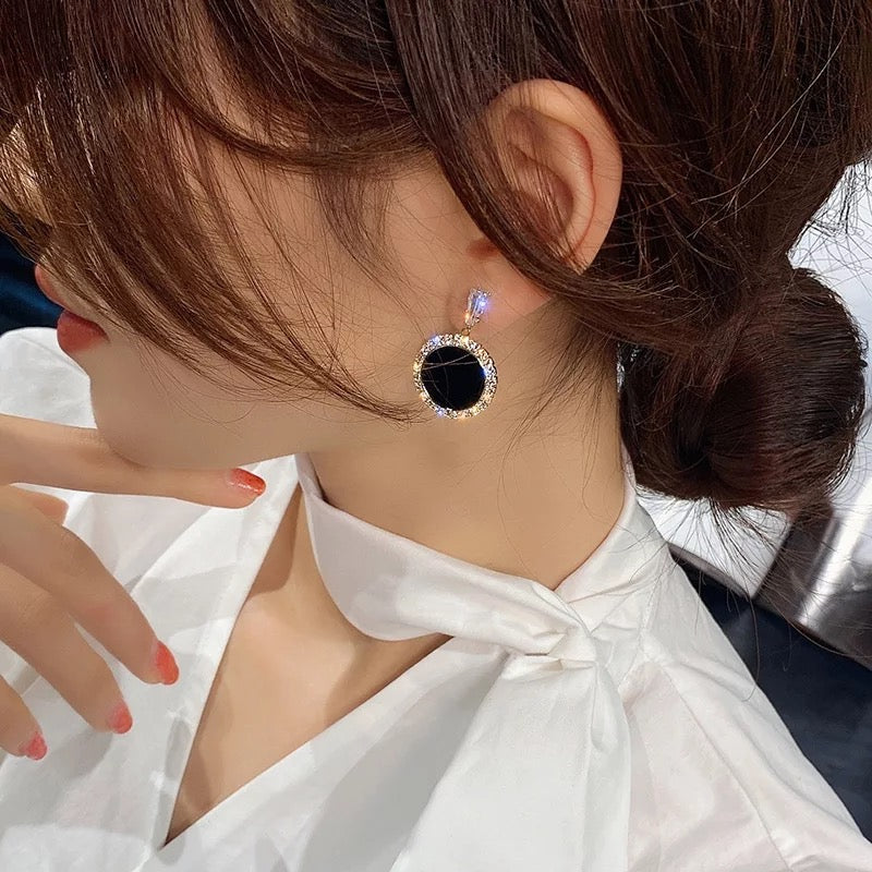 Korean version of hot new black round rhinestone earrings